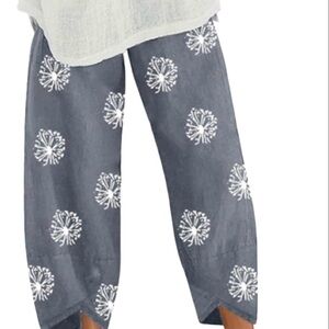 Gray Linen Floral Capris- Strolling, Sipping, or Pretending You’re on Vacation